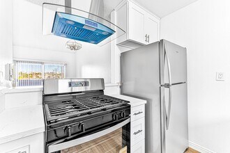 1070 Loma Ave, Unit #306 in Long Beach, CA - Foto de edificio - Building Photo