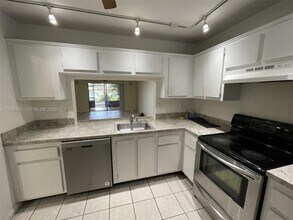 10508 NW 6th St in Pembroke Pines, FL - Building Photo - Building Photo