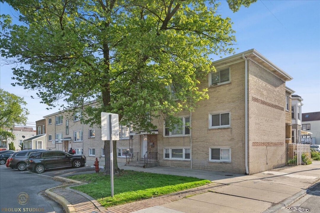 1204 S 49th Ct in Cicero, IL - Building Photo
