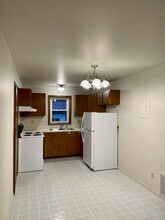 425 King Olav Ln, Unit # 2 in Iola, WI - Foto de edificio - Building Photo