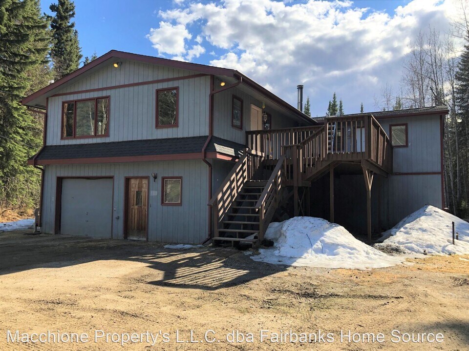 795 Keeling Rd in North Pole, AK - Building Photo