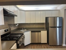37 Mendrey Ct, Unit 37 in Trenton, NJ - Building Photo