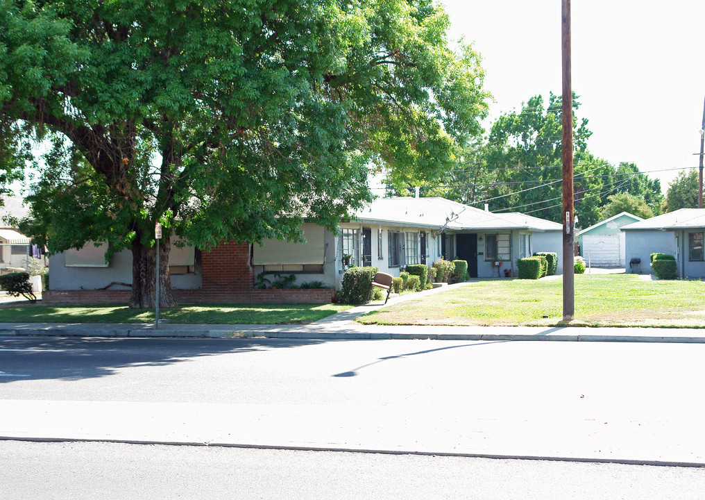 2126-2136 N 1st St in Fresno, CA - Building Photo