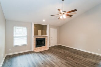 2030 Avila Way in Middleburg, FL - Foto de edificio - Building Photo