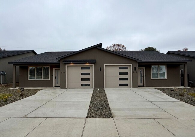 2121 Carr Rd in Pasco, WA - Building Photo - Building Photo