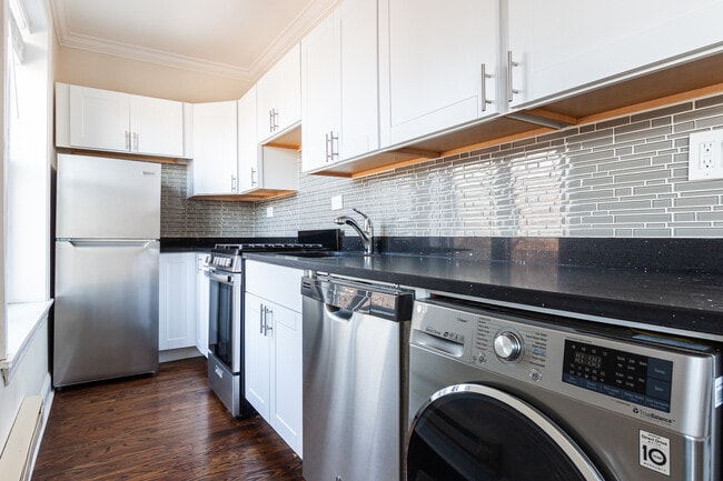 923 W Waveland Ave, Unit 1 in Chicago, IL - Foto de edificio - Building Photo