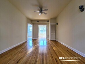 560 W Aldine Ave in Chicago, IL - Building Photo - Building Photo