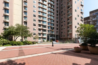 Island House in New York, NY - Foto de edificio - Building Photo