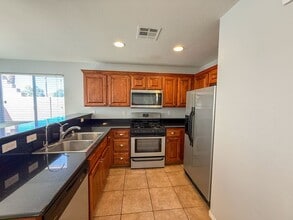 8324 W Wildwood Glen Dr in Las Vegas, NV - Building Photo - Building Photo