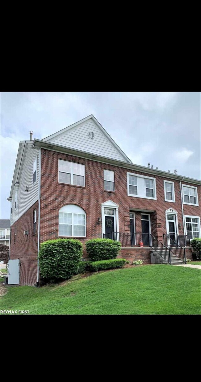 14502 Vauxhall Dr Rentals in Sterling Heights, MI