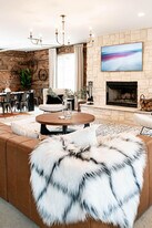 8442 E McNelly Rd in Bentonville, AR - Building Photo