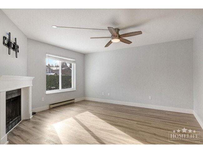 12964-12917 17 Ave in Surrey, BC - Building Photo - Building Photo