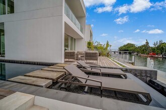 1011 W 48th St in Miami Beach, FL - Building Photo - Building Photo