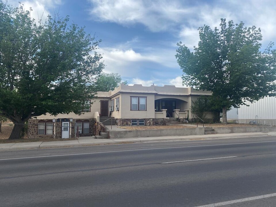 504 W Ave E in Alpine, TX - Building Photo