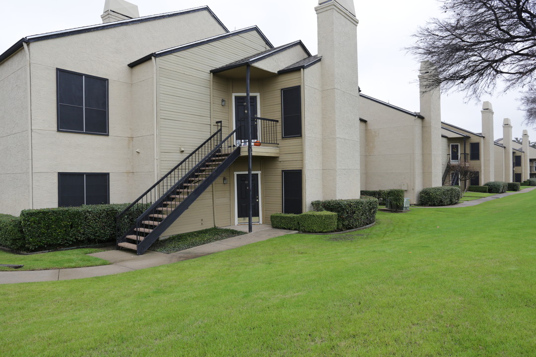 Waterford Park in Carrollton, TX - Building Photo