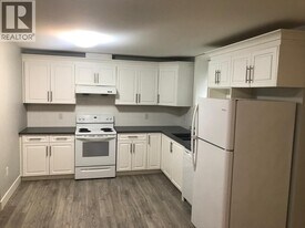 13XX Hames Cres in Coquitlam, BC - Building Photo