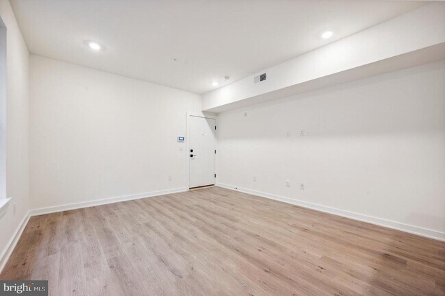 911 S 51st St, Unit 2 in Philadelphia, PA - Building Photo - Building Photo