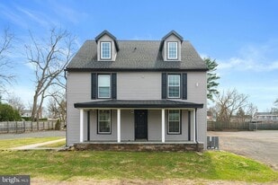 2210 New Falls Rd, Unit A in Levittown, PA - Building Photo