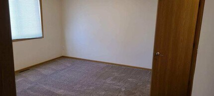 4262 Estate Dr S in Fargo, ND - Building Photo - Building Photo