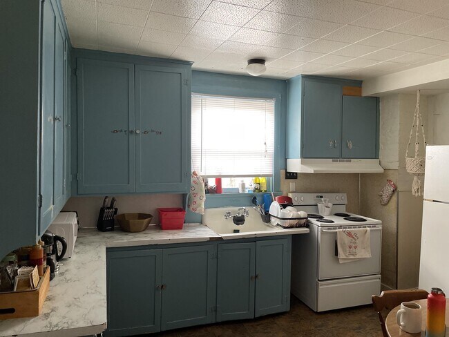 property at 318 S Asbury St
