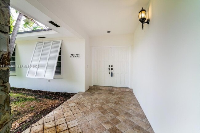 7970 SW 146th St in Palmetto Bay, FL - Foto de edificio - Building Photo