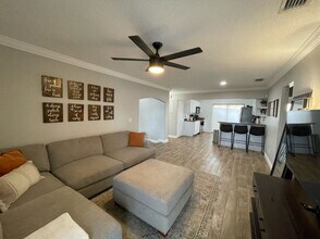 5108 Ravensdale Way in Tampa, FL - Building Photo - Building Photo