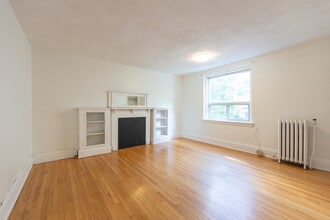 96 Isabella The Arms Apartments in Toronto, ON - Building Photo - Building Photo