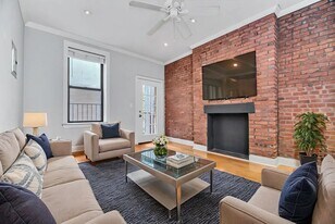 564 Hudson St, Unit 3 in New York, NY - Building Photo