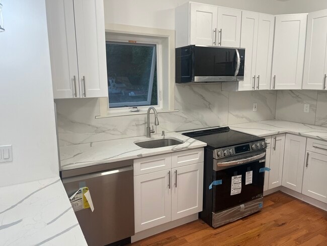 535 Van Cortlandt Park Ave, Unit 2nd Floor-3 Bedroom