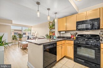 800 4th St SW in Washington, DC - Building Photo - Building Photo