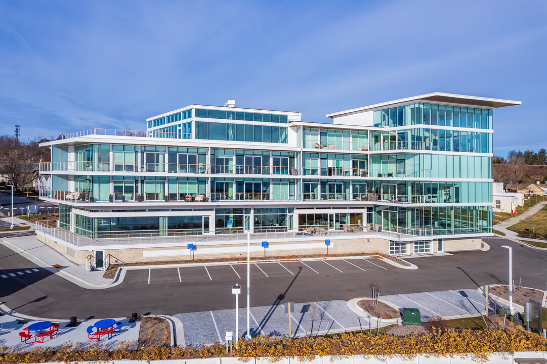 Newport Shores Development in Port Washington, WI - Foto de edificio