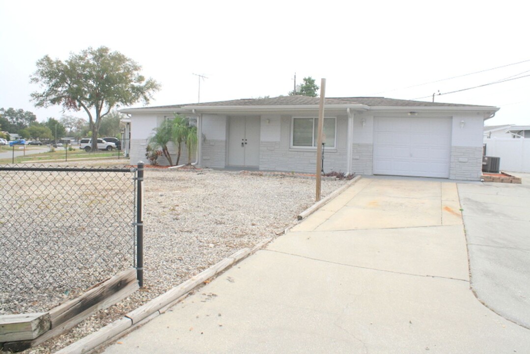 4719 Bonton Dr in Holiday, FL - Building Photo