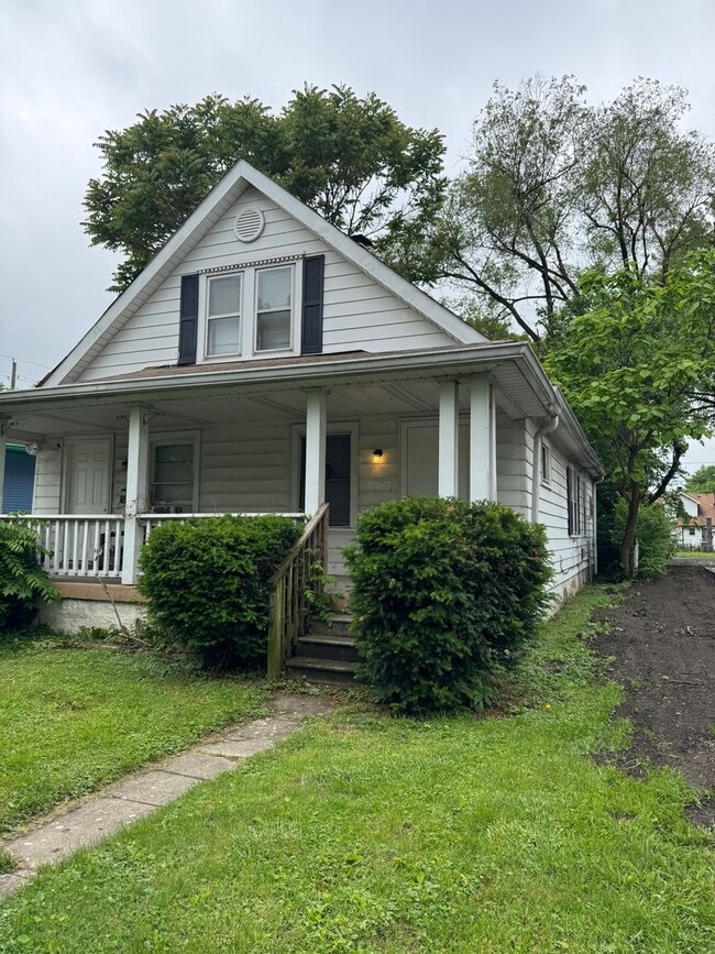 property at 910 N Ewing St
