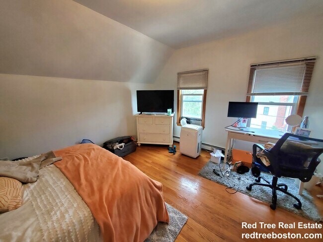 66 Brooks St, Unit 3 in Boston, MA - Building Photo - Building Photo