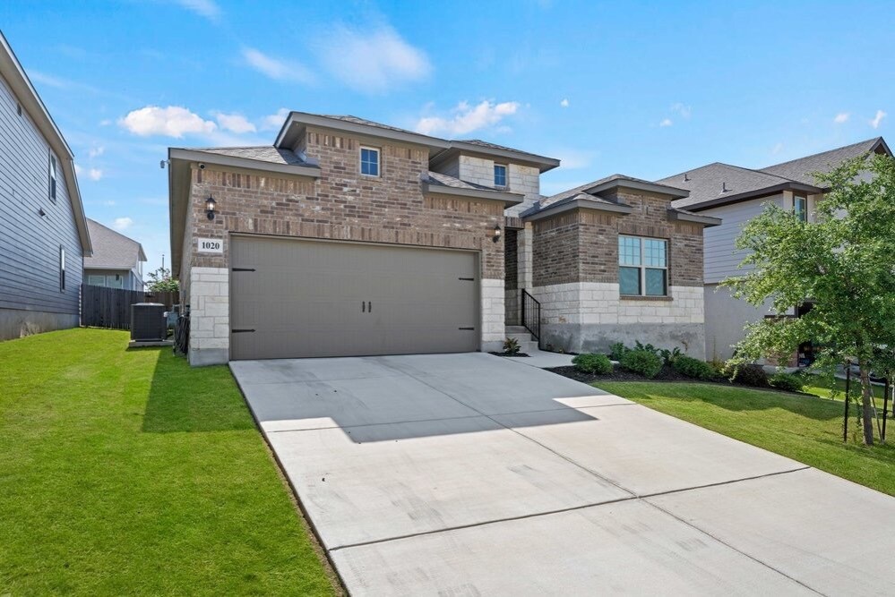 1020 Highland Vista in New Braunfels, TX - Building Photo