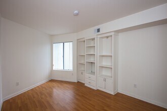 1940 N Highland Ave, Unit #59 in Los Angeles, CA - Building Photo - Building Photo