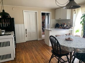 92 Saint Louis St, Unit 92 Saint Louis Street in Burlington, VT - Building Photo - Building Photo