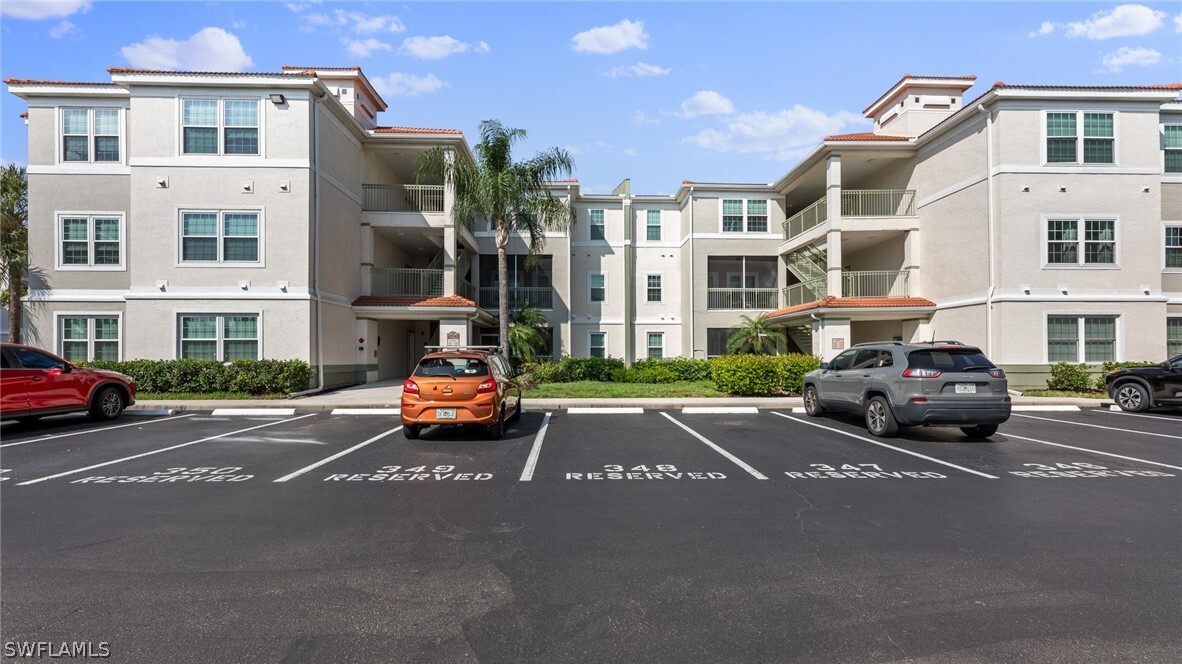 23540 Walden Center Dr in Bonita Springs, FL - Building Photo