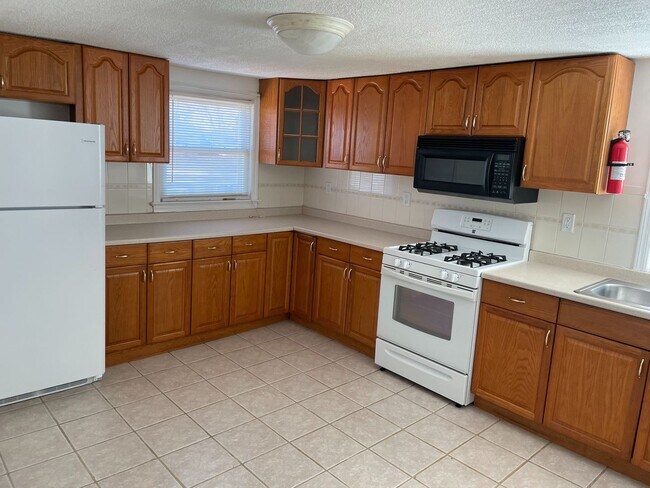 215 Karsey St in Highland Park, NJ - Building Photo - Building Photo