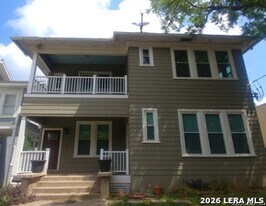 411 W Mistletoe Ave in San Antonio, TX - Building Photo
