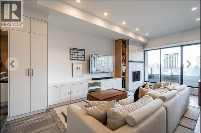 1160 Burrard St in Vancouver, BC - Building Photo - Building Photo