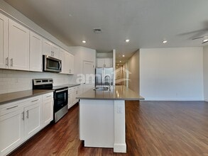 6628 S 42nd Dr in Phoenix, AZ - Foto de edificio - Building Photo