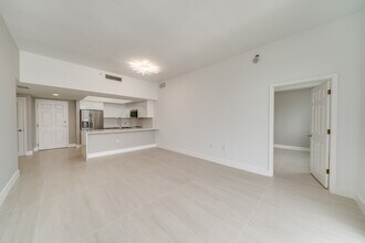 140 S Dixie Hwy, Unit 1007 in Hollywood, FL - Building Photo - Building Photo