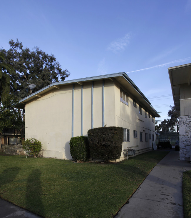 590 Joann St in Costa Mesa, CA - Foto de edificio - Building Photo