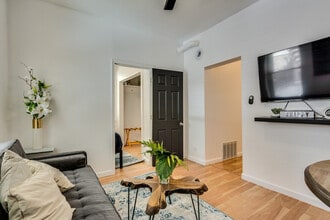 1519 W Superior St in Chicago, IL - Building Photo - Building Photo