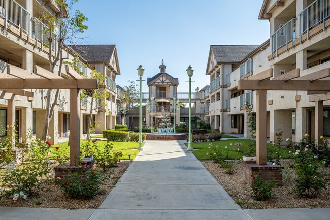 Rose Gardens Apartments in Westminster, CA - Building Photo - Building Photo