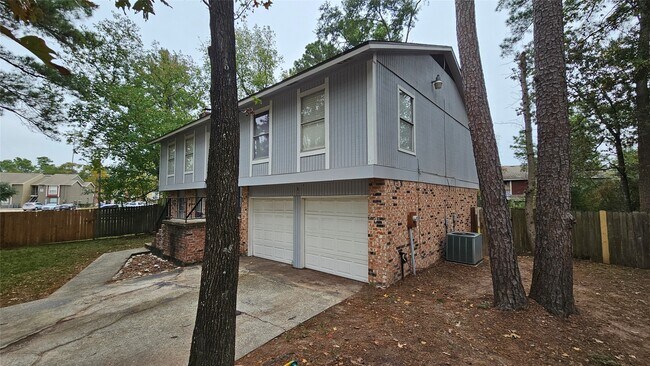 975 N Red Cedar Cir in The Woodlands, TX - Foto de edificio - Building Photo