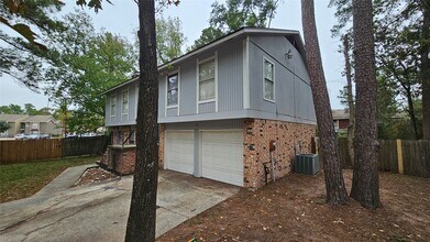 975 N Red Cedar Cir in The Woodlands, TX - Building Photo - Building Photo