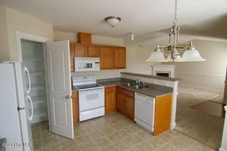 2204 Saddleback Dr in Winterville, NC - Building Photo - Building Photo
