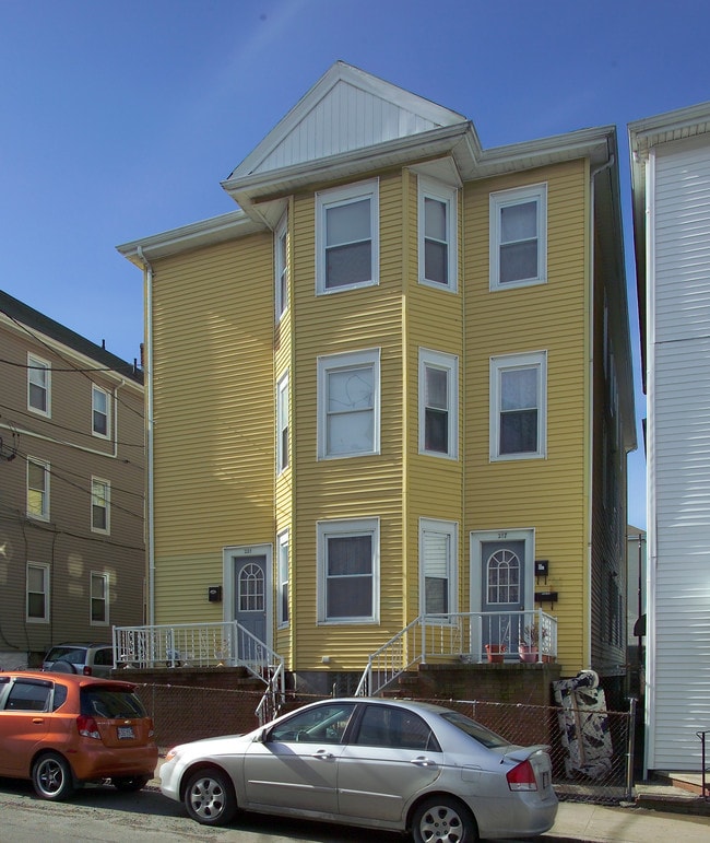 215-219 Eagle St in Fall River, MA - Building Photo - Building Photo